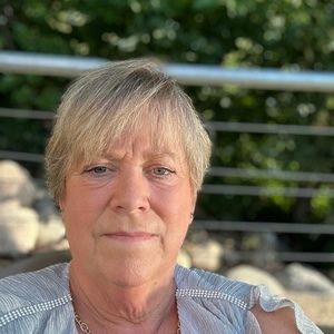 Meet your Posher, Edith